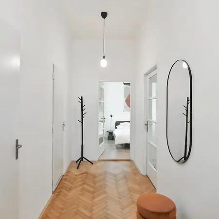 Appartement Ocarljivo Mirno Stanovanje V Ljubljani