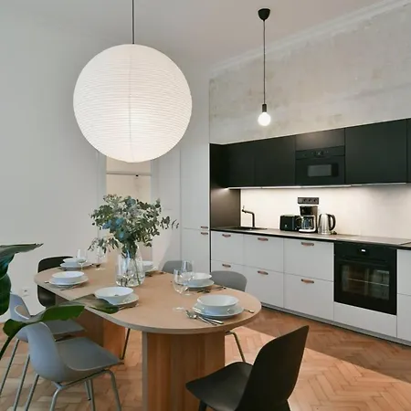 Appartement Ocarljivo Mirno Stanovanje V Ljubljani